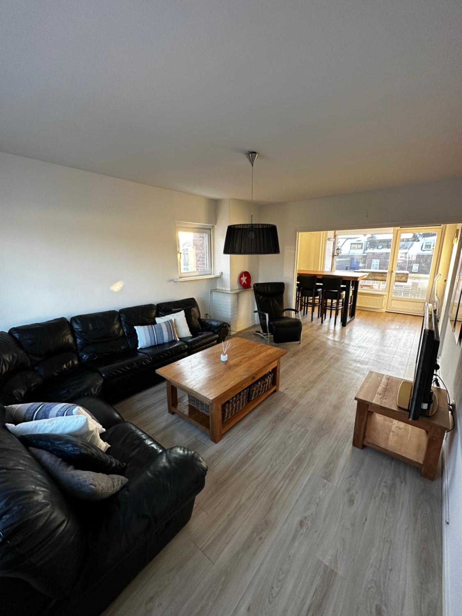 Lovely 2-Bedroom Apartment With Balcony Maastricht Bagian luar foto